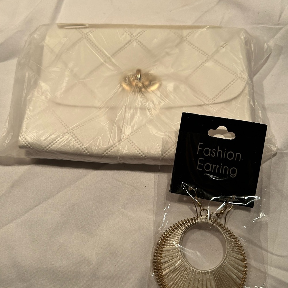 NWT Classy Gold and White Fashion Purse and Elegant Gold and White Earrings Set